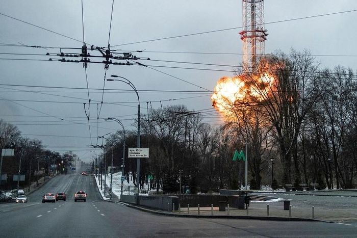 Vụ nổ tại một tháp truyền hình ở Kiev, Ukraine, ngày 1/3. (Nguồn: Reuters)
