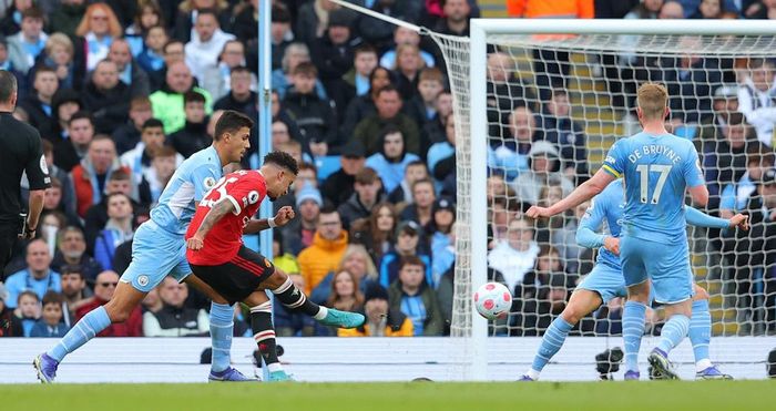 Jadon Sancho ghi bàn nhưng không đủ với MU