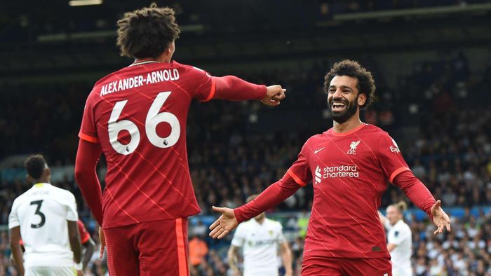  Salah và Alexander-Arnold là những ngôi sao đang đạt phong độ cao lúc này. Ảnh: Reuters. 