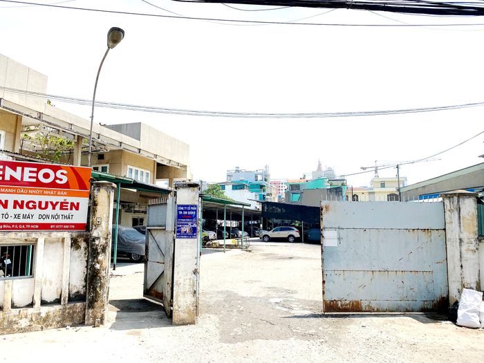 Khu đất 175 Phạm Hùng, phường 4, quận 8, TPHCM quy hoạch làm chung cư, văn phòng nhưng bị vướng thủ tục pháp lý. Ảnh: MINH LƯƠNG