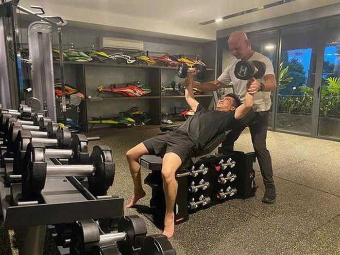 Ngoài ra, Cường Đô La còn có một phòng gym để có thể tập thể dục tại gia. Ảnh: FBNV