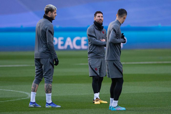  Cái duyên của Lionel Messi mỗi lần đối đầu Real, đặc biệt trên sân Bernabeu là yếu tố khác để PSG tin vào trận thắng. Trong 26 bàn Messi ghi vào lưới Real, 15 pha lập công diễn ra ở sân Bernabeu. Cú hat-trick thứ 50 trong sự nghiệp của Messi được thực hiện ở "pháo đài" tại Madrid. 