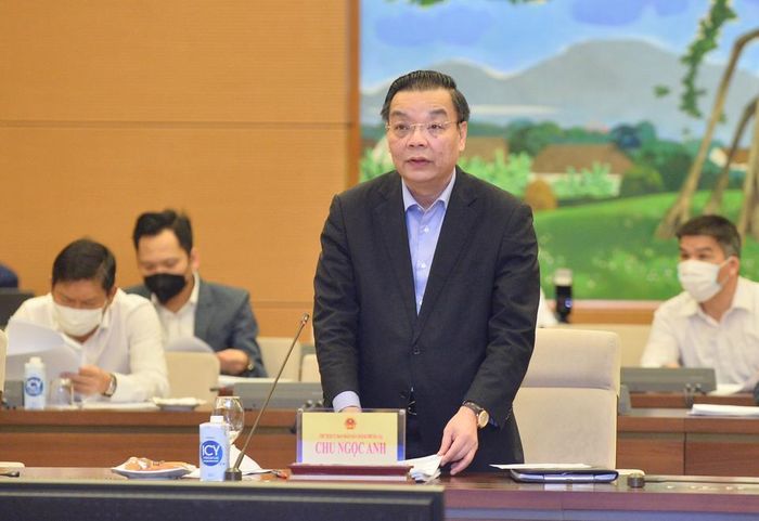 Chủ tịch UBND TP Hà Nội Chu Ngọc Anh báo cáo tại cuộc làm việc
