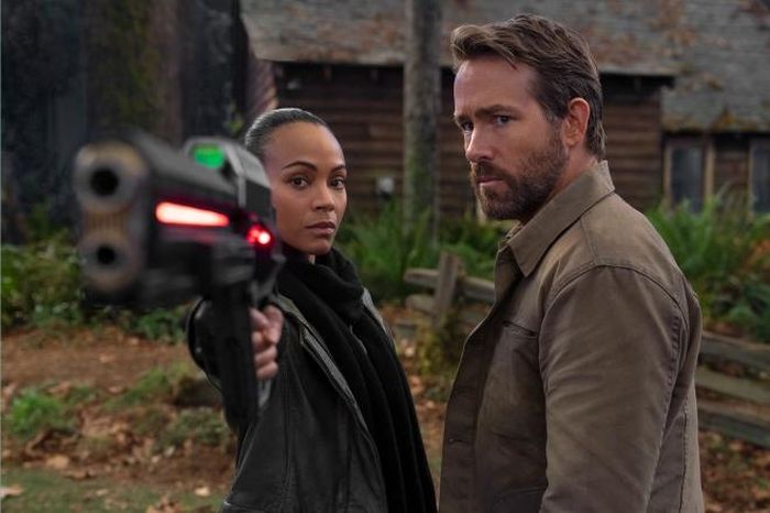 Ryan Reynolds và Zoe Saldana trong phim