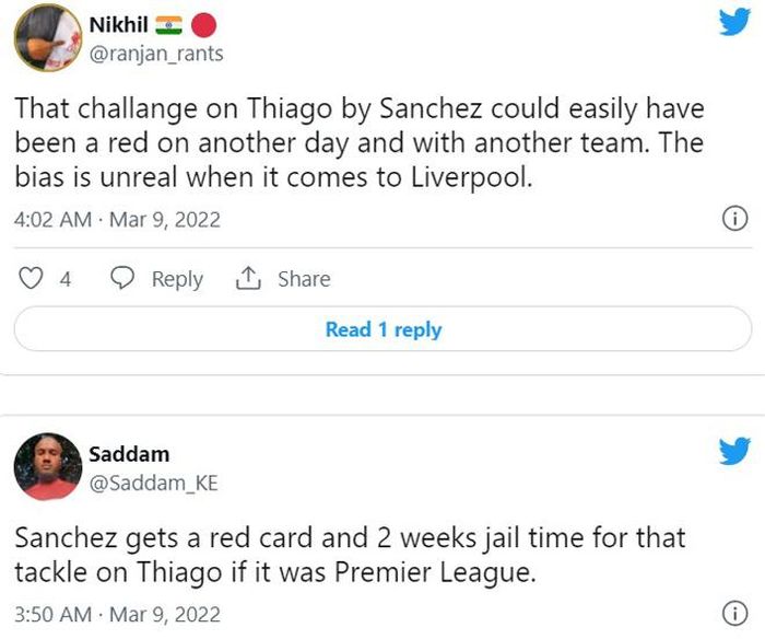 CĐV cho rằng Sanchez đáng bị đuổi trong hiệp 1 với pha phạm lỗi với Thiago