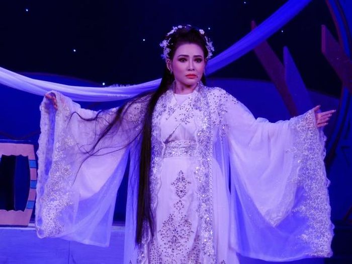 Nghệ sĩ Nhã Thy trong trích đoạn “Nước mắt thần phi” (soạn giả Hoàng Song Việt), đoạt huy chương vàng giải Trần Hữu Trang 2020. Ảnh: H.K