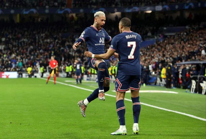  Kể từ màn ra mắt Champions League vào năm 2013, Neymar thực hiện 28 đường kiến tạo, thành tích không cầu thủ nào có thể chạm đến. 7 trong số này được anh dành cho đồng đội Mbappe. 