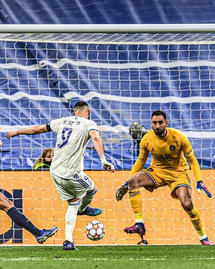 Benzema trừng phạt sai lầm của Donnarumma