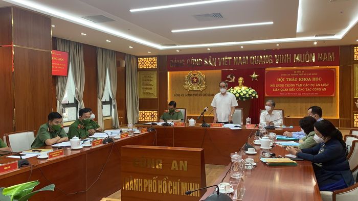 Đại biểu Nguyễn Thiện Nhân phát biểu tại hội thảo. Ảnh: CHÍ THẠCH 