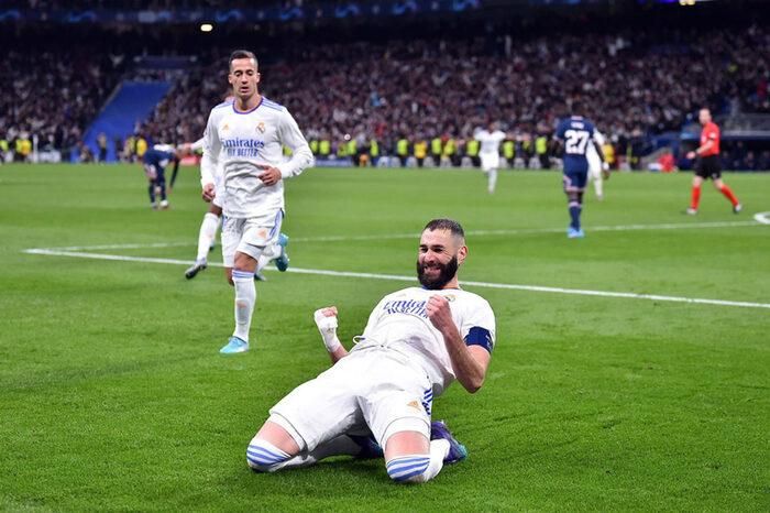 Cú hat-trick của Benzema giúp Real Madrid vào tứ kết Champions League 2021/22.