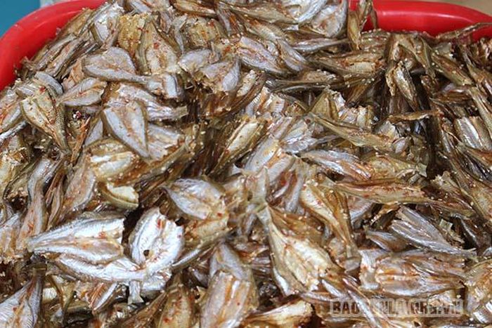 Sản phẩm cá tép dầu khô.