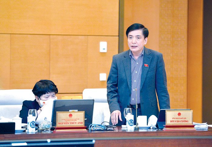 Tổng Thư ký Quốc hội, Chủ nhiệm Văn phòng Quốc hội Bùi Văn Cường phát biểu tại phiên họp