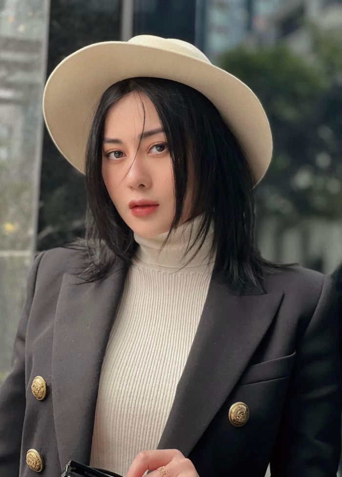 Á hậu Phương Nga và diễn viên Phương Oanh bị triệu chứng nhẹ khi mắc Covid-19.