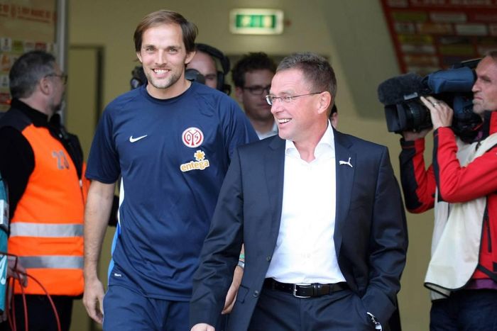  HLV Tuchel có mối quan hệ thân thiết với Rangnick, người khả năng cao ngồi ghế cố vấn của Man United vào mùa hè này. Ảnh: Reuters. 