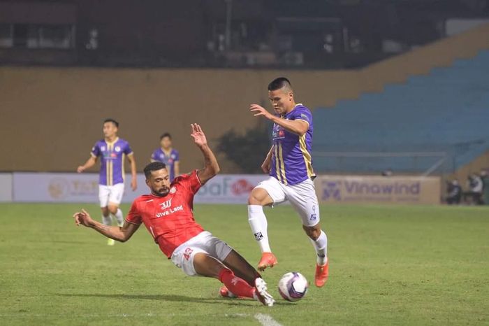 Tuấn Hải có nhiều pha uy hiếp khung thành TPHCM. ảnh Hoàng Hiệp