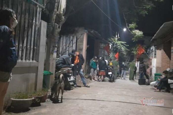 Cảnh sát nhanh chóng có mặt để làm rõ cái chết của ông L. (Ảnh: VietNamNet)