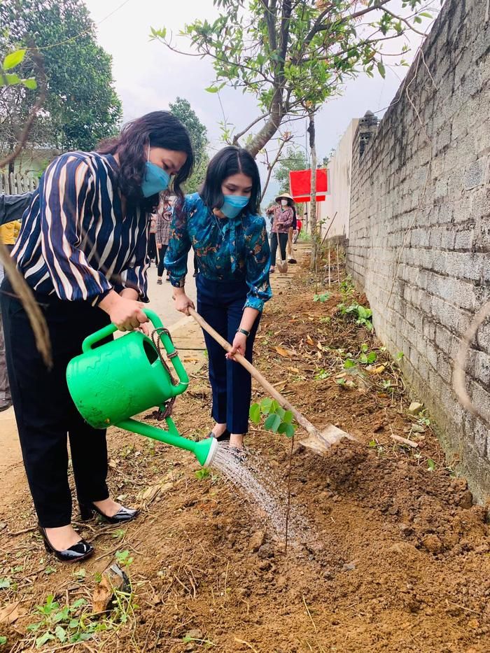Cán bộ, hội viên, phụ nữ tỉnh Hòa Bình trồng cây xanh, góp phần bảo vệ môi trường