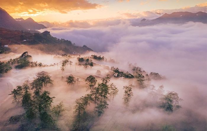 Vừng đông hé rạng gọi ngày mới.
