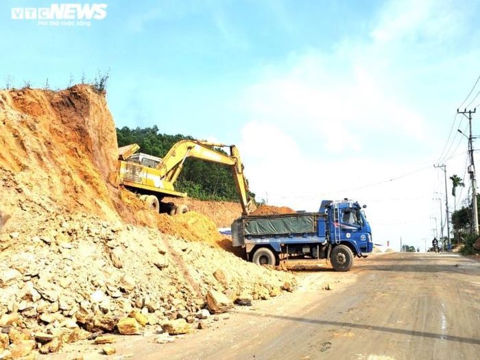 Cũng tại cuộc họp này, ông Lương Nguyễn Minh Triết, Chủ tịch HĐND Đà Nẵng đề nghị UBND thành phố chỉ đạo chủ đầu tư có giải pháp quyết liệt giải quyết tình trạng này, tránh tạo ra tiền lệ xấu đối với các công trình trọng điểm, dự án sau này. Đồng thời phải làm rõ trách nhiệm của từng cơ quan, đơn vị liên quan.