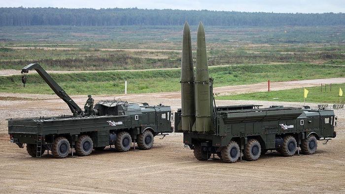 Ngoài ra , lưu ý rằng khẩu đội Iskander mà Ukraine tuyên bố đã phá hủy thành công bao gồm 4 xe mang phóng tự hành, trên đó có 8 tên lửa đạn đạo loại 9M723 trong tình trạng sẵn sàng chiến đấu.