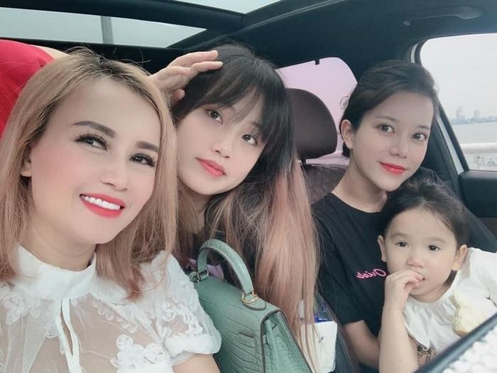 Nữ diễn viên đang là mẹ đơn thân nuôi 3 con. (Ảnh: FB Đào Hoàng Yến)