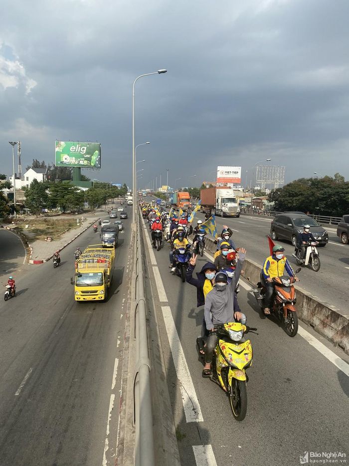 Sự cuồng nhiệt của các CĐV SLNA là điều mà bất cứ đội bóng nào ở Việt Nam cũng mong muốn có được. Ảnh: Hải Hoàng