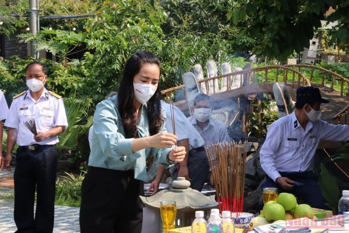  Thế hệ trẻ Đà Nẵng tri ân tưởng nhớ các cán bộ, chiến sĩ đã hy sinh tại sự kiện Gạc Ma.