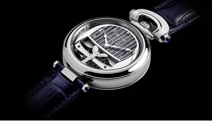 Đồng hồ Bovet 1822 trên Rolls-Royce Boat Tail có thể đeo tay hoặc lắp mặt bệ trên xe.