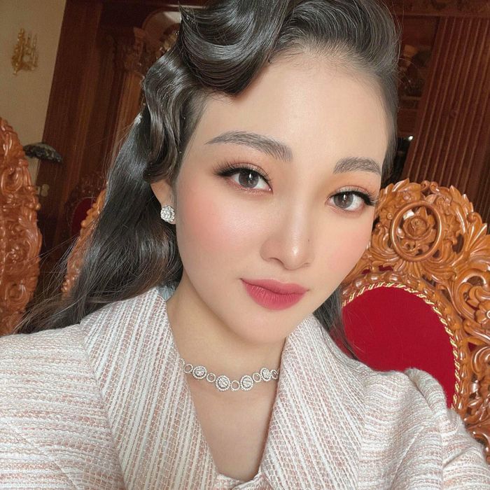 Cuộc sống của Thu Hương luôn ngập trong những điều tuyệt vời cùng sự giàu sang khiến cư dân mạng nhiều phen "dậy sóng".