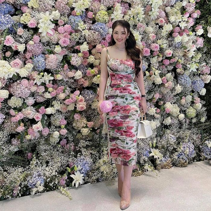 Được biết, Thu Hương sống cùng gia đình nhà chồng trong căn biệt thự bên ngoài là đá, bên trong ốp gỗ ở huyện Hải Hậu (Nam Định). Chú rể có một xưởng đồ gỗ lớn ngay cạnh nhà.
