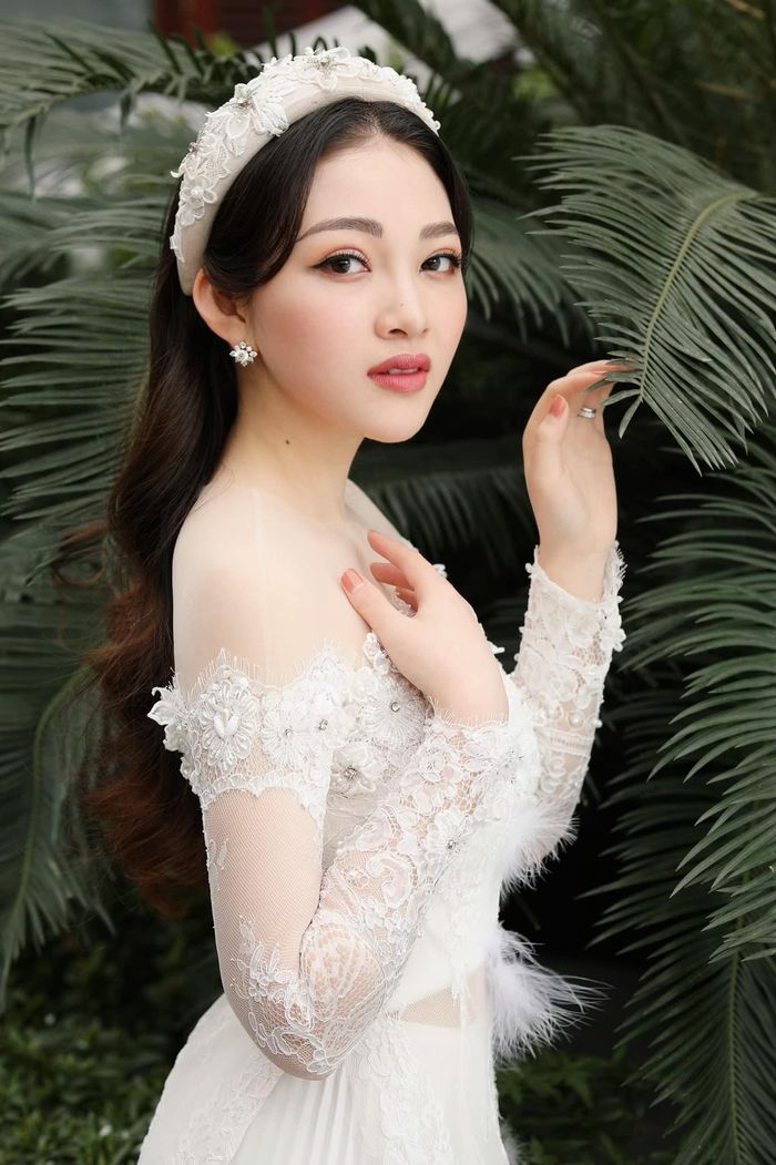 Hiện tại, cô đang có cuộc sống hôn nhân viên mãn bên chồng và 2 con.