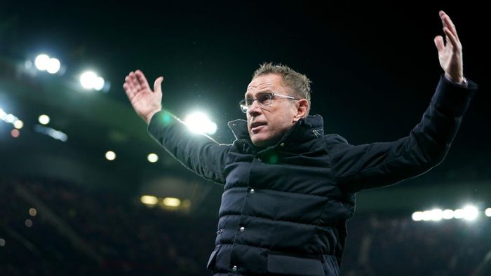 Rangnick chỉ trích trọng tài để cầu thủ Atletico 'dắt mũi' và sau đó là 'trò đùa' 4 phút cộng giờ