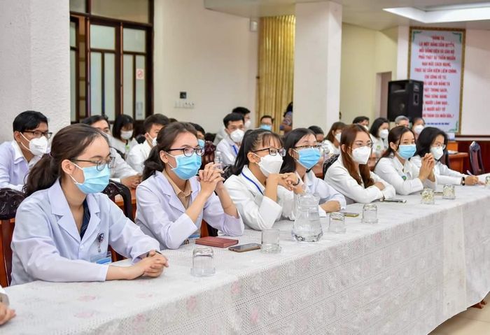 Các bác sĩ trẻ tham gia tăng cường nhân lực cho y tế cơ sở.