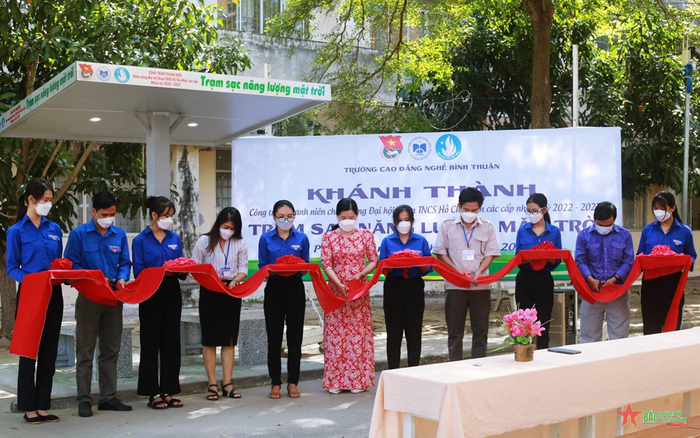 Khánh thành trạm sạc năng lượng mặt trời tại Bình Thuận.