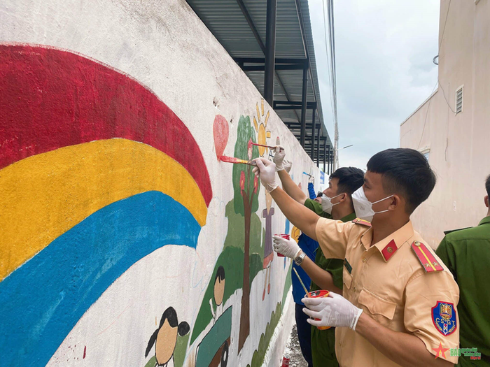  Làm đẹp các bức tường tại các trường học, tuyến phố.