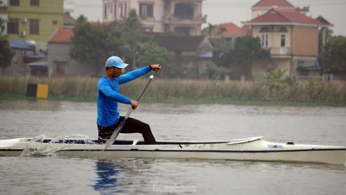 Sông Giá, đoạn qua địa phận thị trấn Minh Đức (huyện Thủy Nguyên, TP Hải Phòng) là khúc sông thẳng, rộng, có dòng nước và sức gió rất ổn định. Giới chuyên môn đánh giá khúc sông này đáp ứng tất cả các tiêu chuẩn cao nhất trong tập huấn, tổ chức thi đấu các nội dung đua thuyền.