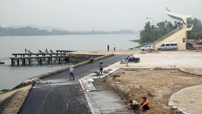 Đến nay, dự án này đã cơ bản hoàn thành gần 80% các hạng mục. Đơn vị thi công đang hoàn thiện một số hạng mục vỉa hè, trang trí cây xanh, hoa trong khuôn viên khu vực huấn luyện, thi đấu.