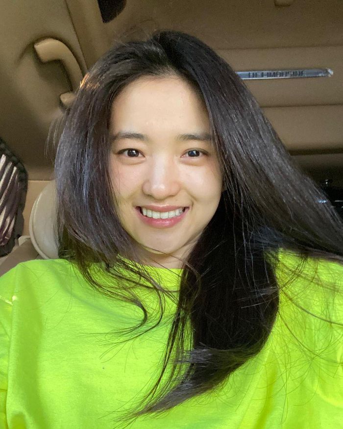 Kim Tae Ri duy trì làn da khỏe mạnh nhờ áp dụng 4 bước chăm sóc cơ bản. Ảnh: NME.