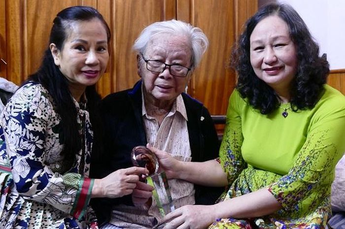 Gia đình Nhạc sĩ Hồng Đăng và Cúp lưu niệm Giải thưởng Lớn - Vì tình yêu Hà Nội lần 14 - 2021