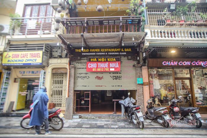 Theo nhiều chủ mặt bằng giá thuê mặt bằng phố cổ đã giảm 30-50%, tuy nhiên vẫn ế ẩm
