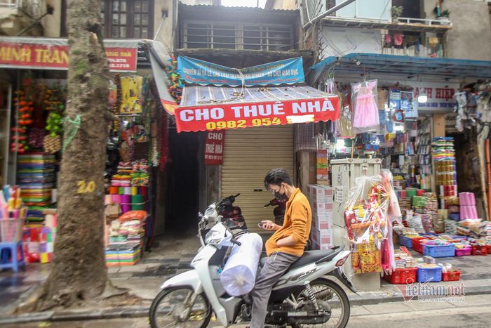 Ví trí vàng trên phố Hàng Mã chờ khách thuê