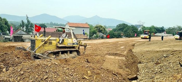 Thi công cao tốc Bắc - Nam đoạn qua Thanh Hóa.