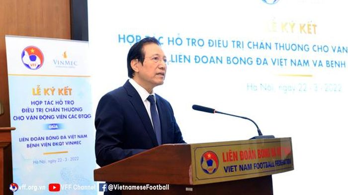 Đại diện Vinmec phát biểu tại cuộc họp báo