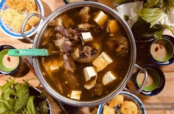Lẩu bò trứ danh ở Đà Lạt. (Ảnh: @phuot3mien)