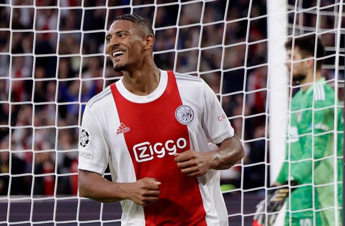 Inter theo đuổi "sát thủ" Haller