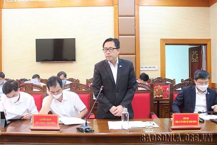 Đại diện Công ty cổ phần Tập đoàn Mavin trình bày tổ hợp dự án.