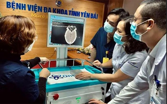Vận hành hệ thống hội chẩn khám bệnh từ xa tại bệnh viện Đa khoa tỉnh Yên Bái.
