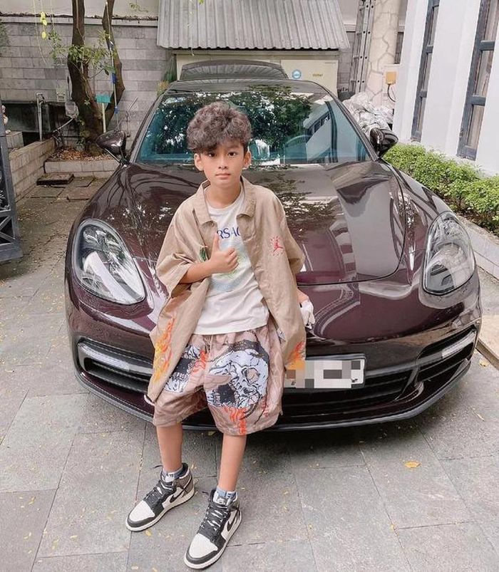 Quý tử được phụ huynh tặng siêu xe 30 tỷ.