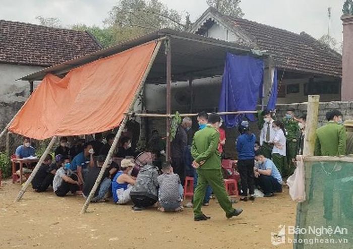 Công an huyện Đô Lương đã huy động hơn 70 cán bộ, chiến sĩ để phá án. Ảnh: Hồng Ngọc