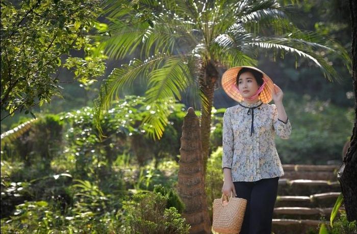 Thành công trong sự nghiệp nhưng Đàm Hằng lại khá lận đận trong chuyện tình cảm. Năm 2018, nữ diễn viên sinh năm 1983 ly hôn và rơi vào khủng hoảng. Hiện cô đã lấy lại cân bằng và có cuộc sống bình yên bên con gái.